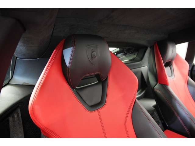 ���Ђł̓C���e���A�̃R�[�e�B���O�̎{�H�������Ă���܂��B�Y��ȃR���f�B�V�������ێ������������q�l�͐��񂨋C�y�ɒS���Z�[���X�����\���t�����������܂��B