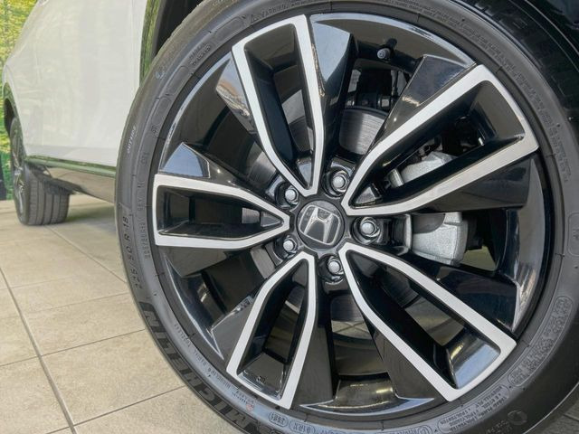 �y����18�C���`�A���~�z�C�[���z�O�ςɃ}�b�`���������A���~�z�C�[���𑕒����Ă���܂��B�e��ЊO�A���~�z�C�[����A�X�^�b�h���X�^�C�����戵�����Ă���܂��B���񂲑��k����������