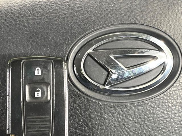 �y�L�[�t���[�V�X�e���z�J�o����|�P�b�g�ɓ��ꂽ�܂܂ł��h�A�̎{���E�������\�ȃX�}�[�g�L�[�𑕔��B�G���W���̃I���E�I�t�����J�M�����o���K�v����������Ƃ��Ă��֗��ł���