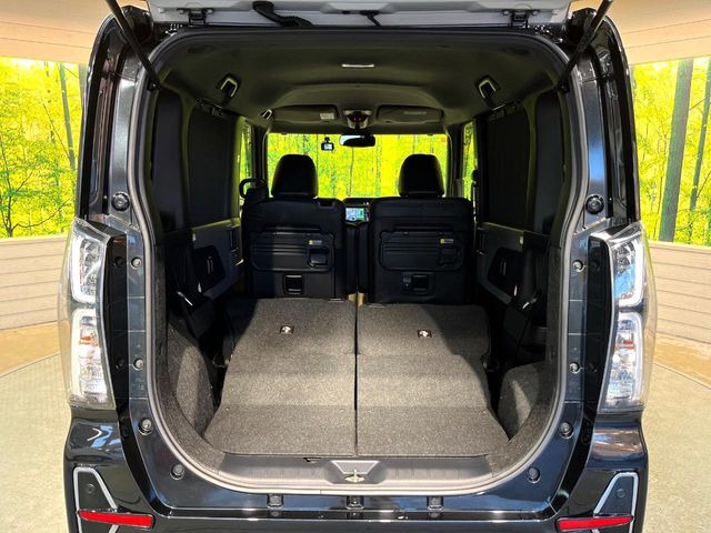 ���i�̂���������ʋ΁A���}���ɏ\���ȉ׎��X�y�[�X���m�ۂ��Ă���܂��B�Z�J���h�V�[�g��|���ƁA�傫�ȉו��̐ύڂ��\�ł���