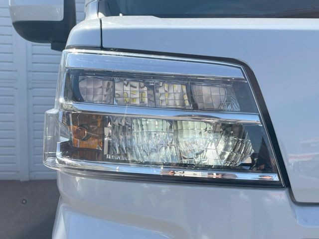 �yLED�w�b�h���C�g�z���V����ԑ��s�����ǍD�Ȏ��E���m�ۂ����S���ĉ^�]�ł��鍂�P�xLED�w�b�h���C�g�𑕔�!�_�����x�������A����d�͂��}�����Ă��܂��B