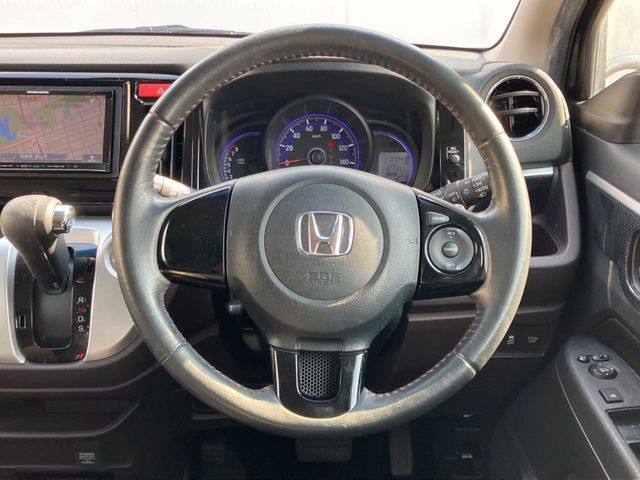 �y�����v�����X�e�A�����O�z�㎿�Ȋv���g�p���邱�ƂŁA��ɂ����������݂ƂĂ��^�]���₷���n���h���ł���