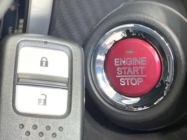 �yHonda�X�}�[�g�L�[�z�J�o����|�P�b�g�ɓ��ꂽ�܂܂ł��h�A�̎{���E�������\�ȃX�}�[�g�L�[�𑕔��B�G���W���̃I���E�I�t�����J�M�����o���K�v����������Ƃ��Ă��֗��ł���