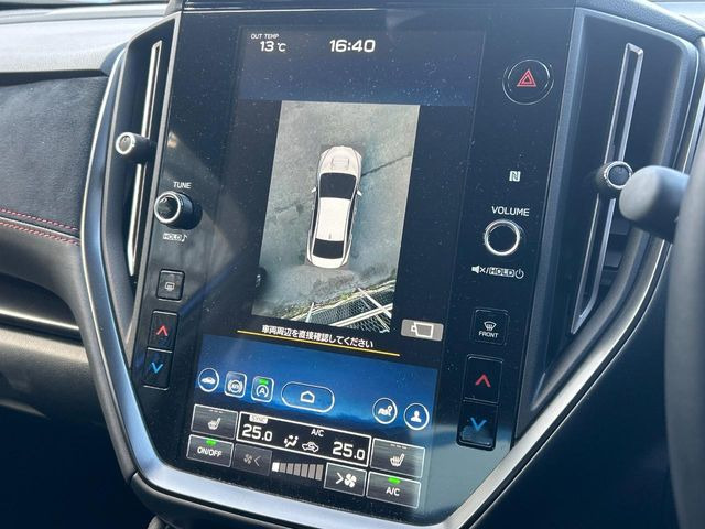 �y�}���`�e���C�����j�^�[�z�Ԃ̃t�����g��T�C�h�̃J�����摜�𓯎��Ƀ��j�^�[�\�����邱�ƂŁA���H�⋷�����𑖍s���ł����͂̏󋵊m�F���ł����S!�{�iSUV�ɂ��ꂵ�������ł���