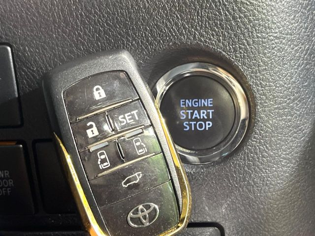 �y�X�}�[�g�L�[�z�J�o����|�P�b�g�ɓ��ꂽ�܂܂ł��h�A�̎{���E�������\�ȃX�}�[�g�L�[�𑕔��B�G���W���̃I���E�I�t�����J�M�����o���K�v����������Ƃ��Ă��֗��ł���