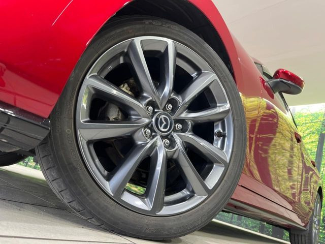 �y����18�C���`�A���~�z�C�[���z�O�ςɃ}�b�`���������A���~�z�C�[���𑕒����Ă���܂��B�e��ЊO�A���~�z�C�[����A�X�^�b�h���X�^�C�����戵�����Ă���܂��B���񂲑��k����������