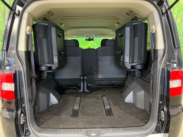 ���i�̂���������ʋ΁A���}���ɏ\���ȉ׎��X�y�[�X���m�ۂ��Ă���܂��B�Z�J���h�V�[�g��|���ƁA�傫�ȉו��̐ύڂ��\�ł���