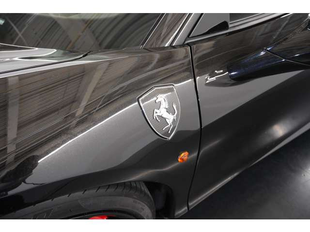 <��v����>4.5L V�^8�C��DOHC�A570ps/55.1kgm�A�S��&times;�S��&times;�S��mm 4527&times;1937&times;1213mm�A�ԗ��d�� 1485kg