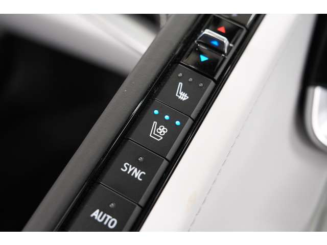 �V�[�g�x���`���[�^�[�́A���K��������ɍ��߂鑕���ł��B�ʋC�E����V�[�g�\�ʂɕ��𑗂�A�M�⎼�C�𓦂������ƂŁA�������Ⓑ���ԃh���C�u�ł����K�ȍ���S�n���ێ����܂��B