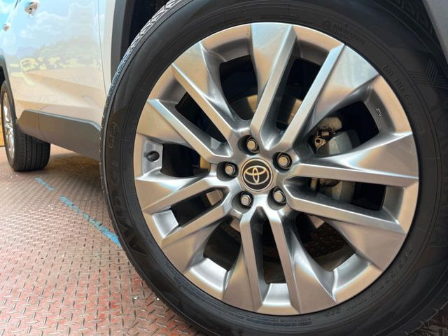 �y����19�C���`�A���~�z�C�[���z�O�ςɃ}�b�`���������A���~�z�C�[���𑕒����Ă���܂��B�e��ЊO�A���~�z�C�[����A�X�^�b�h���X�^�C�����戵�����Ă���܂��B���񂲑��k����������