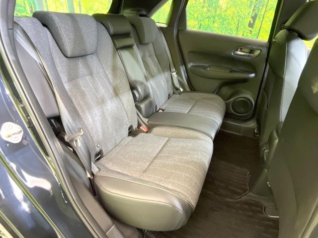 �R���p�N�g�J�[�ł����A�Z�J���h�V�[�g�͏\���ȍL����������K�ɂ���肢�������܂���V�[�g��|���đ傫�ȉו���ς񂾂�ƁA�p�r�̕����L��1��ł��B