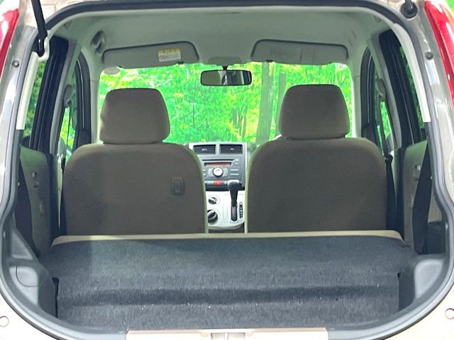 ���i�̂���������ʋ΁A���}���ɏ\���ȉ׎��X�y�[�X���m�ۂ��Ă���܂��B�Z�J���h�V�[�g��|���ƁA�傫�ȉו��̐ύڂ��\�ł���