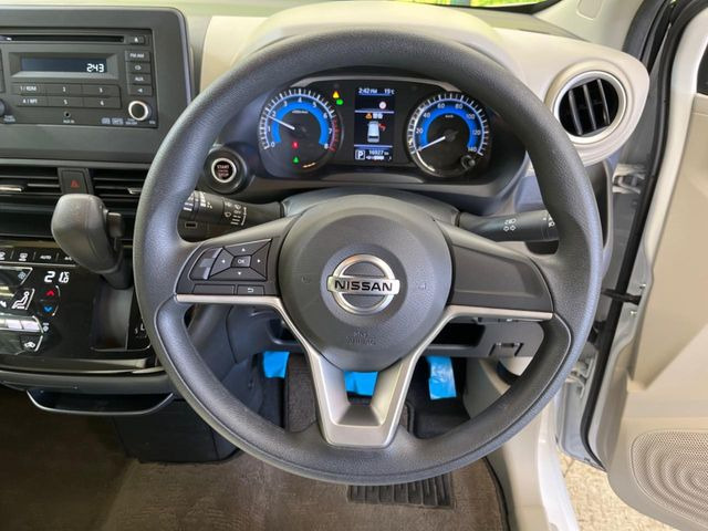 �y�C���e���W�F���g�G�}�[�W�F���V�[�u���[�L�z�t�����g�J�����őO���̎ԗ�����s�҂����m�B�Փ˂������Ȏ��͏Փ˔�Q�y���u���[�L���쓮�A�Փˉ�����T�|�[�g�B�����S�Ƀh���C�u�����y���݂��������܂��B