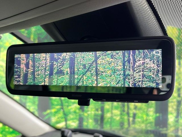 【デジタルインナーミラー】後席の大きな荷物や同乗者で後方が確認しづらい時でも安心!カメラが撮影した車両後方の映像をルームミラー内に表示。クリアな視界で状況の確認が可能です!