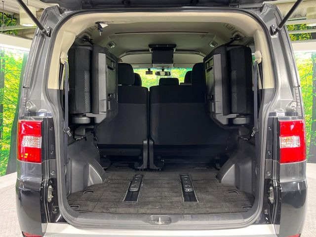 ���i�̂���������ʋ΁A���}���ɏ\���ȉ׎��X�y�[�X���m�ۂ��Ă���܂��B�Z�J���h�V�[�g��|���ƁA�傫�ȉו��̐ύڂ��\�ł���