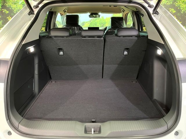 ���i�̂���������ʋ΁A���}���ɏ\���ȉ׎��X�y�[�X���m�ۂ��Ă���܂��B�Z�J���h�V�[�g��|���ƁA�傫�ȉו��̐ύڂ��\�ł���