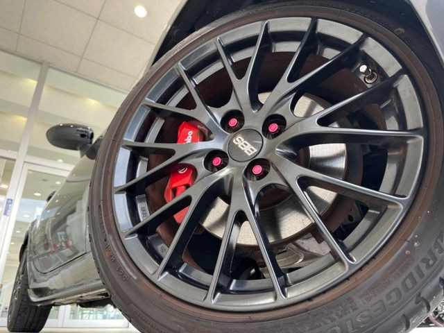 �y�O���[�h��p����17�C���`�A���~�z�C�[���z�f�U�C�����̍��������A���~�z�C�[���𑕒����Ă���܂��B�e��ЊO�A���~�z�C�[����A�X�^�b�h���X�^�C�����戵�����Ă���܂��B���񂲑��k����������