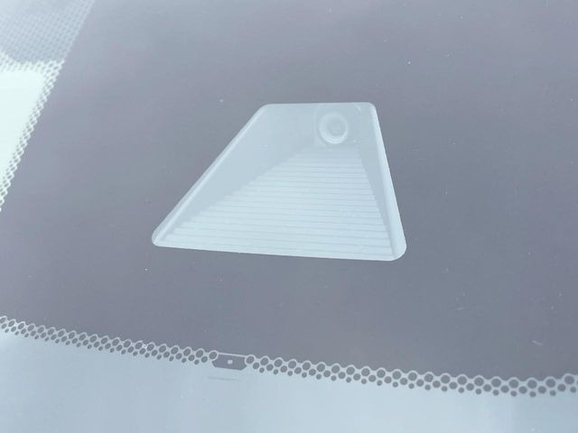 �y�z���_�Z���V���O�z���s���ɑO���̎ԗ�����F�����A�Փ˂������Ȏ��͌x��ƃu���[�L�ŏՓˉ���Ɣ�Q�y�����A�V�X�g�B�����S�Ƀh���C�u�����y���݂��������܂��B