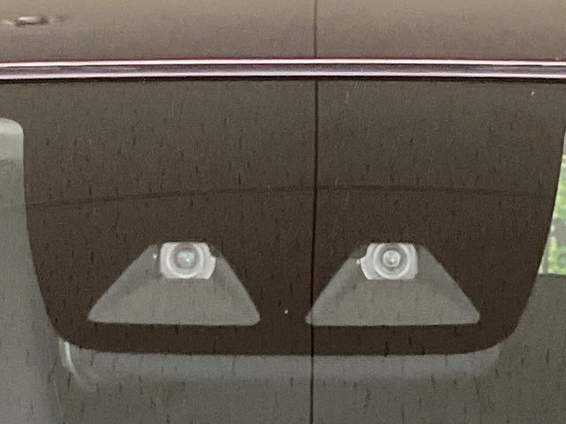 �y�X�}�[�g�A�V�X�g�z���s���ɑO���̎ԗ�����F�����A�Փ˂������Ȏ��͌x��ƃu���[�L�ŏՓˉ���Ɣ�Q�y�����A�V�X�g�B�����S�Ƀh���C�u�����y���݂��������܂��B