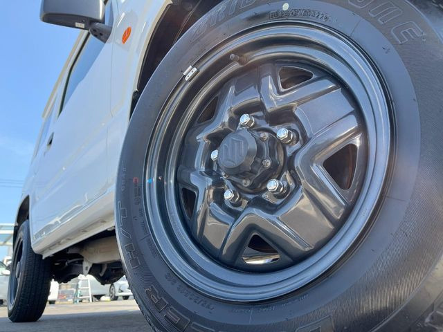 �y����16�C���`�A���~�z�C�[���z�O�ςɃ}�b�`���������A���~�z�C�[���𑕒����Ă���܂��B�e��ЊO�A���~�z�C�[����A�X�^�b�h���X�^�C�����戵�����Ă���܂��B���񂲑��k����������