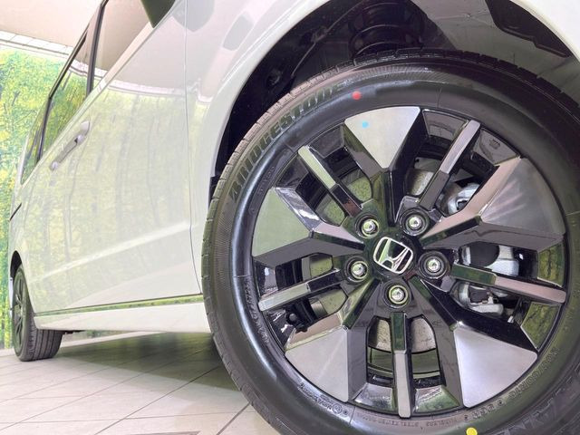�y����16�C���`�A���~�z�C�[���z�O�ςɃ}�b�`���������A���~�z�C�[���𑕒����Ă���܂��B�e��ЊO�A���~�z�C�[����A�X�^�b�h���X�^�C�����戵�����Ă���܂��B���񂲑��k����������