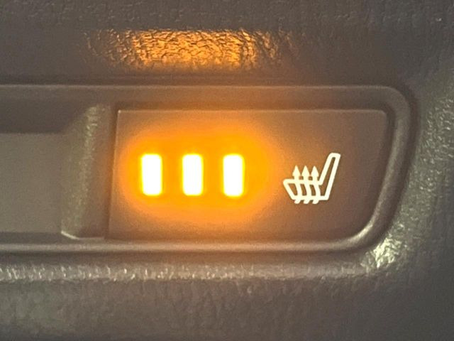 【シートヒーター】寒い日に重宝するシートヒーター!エアコンより早く温まってくれるので寒がりの人も安心ですね♪エアコンの温風は乾燥するから苦手、という方にもをおすすめです。