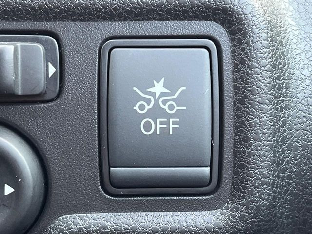 �y�G�}�[�W�F���V�[�u���[�L�z���s���ɑO���̎ԗ�����F�����A�Փ˂������Ȏ��͌x��ƃu���[�L�ŏՓˉ���Ɣ�Q�y�����A�V�X�g�B�����S�Ƀh���C�u�����y���݂��������܂��B