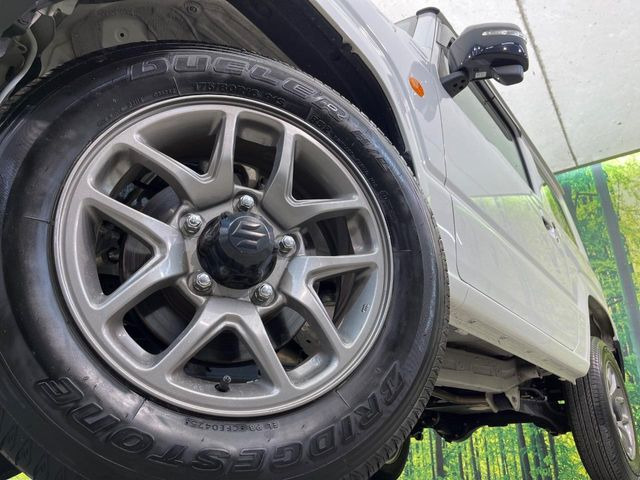 �y����16�C���`�A���~�z�C�[���z�O�ςɃ}�b�`���������A���~�z�C�[���𑕒����Ă���܂��B�e��ЊO�A���~�z�C�[����A�X�^�b�h���X�^�C�����戵�����Ă���܂��B���񂲑��k����������