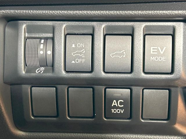 【ハンズフリーパワーバックドア】リアバンパー下部に足先を出し入れするだけでバックドアが自動で開閉♪両手が荷物でふさがっている時でもラクラク開閉操作が行えます!