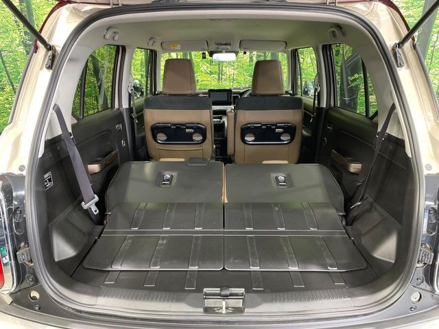 ���i�̂���������ʋ΁A���}���ɏ\���ȉ׎��X�y�[�X���m�ۂ��Ă���܂��B�Z�J���h�V�[�g��|���ƁA�傫�ȉו��̐ύڂ��\�ł���