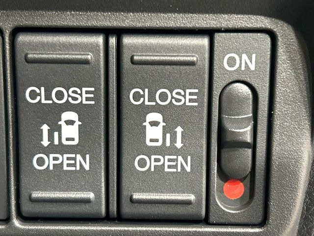 �y�����p���[�X���C�h�h�A�z�X�}�[�g�L�[��^�]�Ȃ̃X�C�b�`�Ō�ȗ����X���C�h�h�A�̊J���\���d��������͂����ăh�A���J����K�v�������A�����Ȃ��q�l�ł��ȒP�ɊJ���߂ł����K�ł���