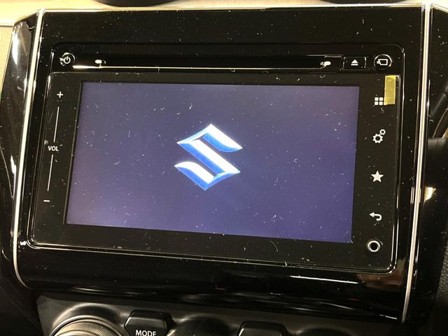 �y���[�J�[�����i�r�z�C���e���A�ɗn�����ރX�^�C���b�V���ȁu��p�݌v�v���[�J�[�i�r�𑕔��􎋔F���⑀�쐫�ȂǊ�{���\�ɂ��D��A���㎿�ȃJ�[���C�t�����y���݂��������܂��B