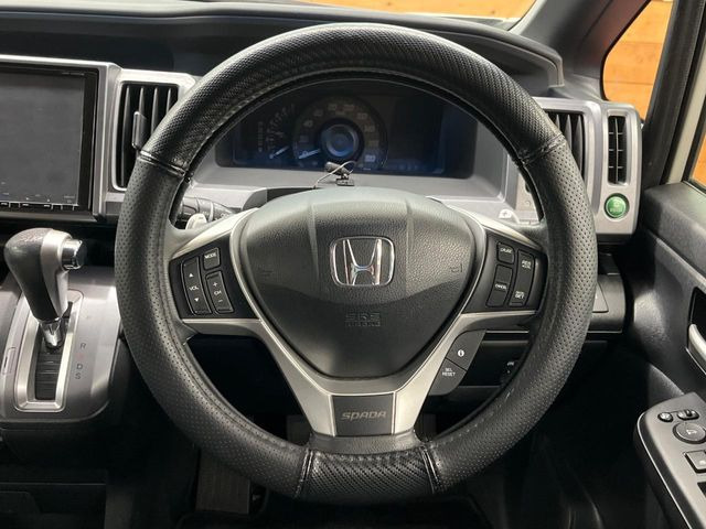 �y�����v�����X�e�A�����O�z�㎿�Ȋv���g�p���邱�ƂŁA��ɂ����������݂ƂĂ��^�]���₷���n���h���ł���