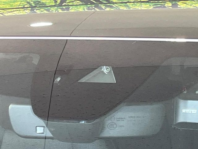 �y�X�}�[�g�u���[�L�T�|�[�g�z���s���ɑO���̎ԗ�����F�����A�Փ˂������Ȏ��͌x��ƃu���[�L�ŏՓˉ���Ɣ�Q�y�����A�V�X�g�B�����S�Ƀh���C�u�����y���݂��������܂��B