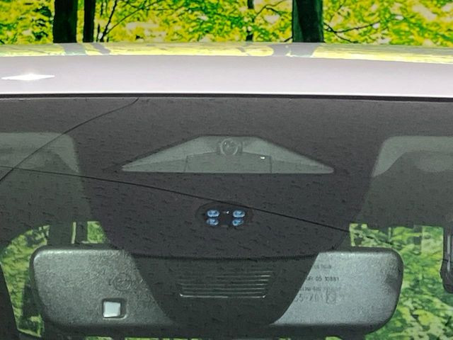 �y�z���_�Z���V���O�z���s���ɑO���̎ԗ�����F�����A�Փ˂������Ȏ��͌x��ƃu���[�L�ŏՓˉ���Ɣ�Q�y�����A�V�X�g�B�����S�Ƀh���C�u�����y���݂��������܂��B