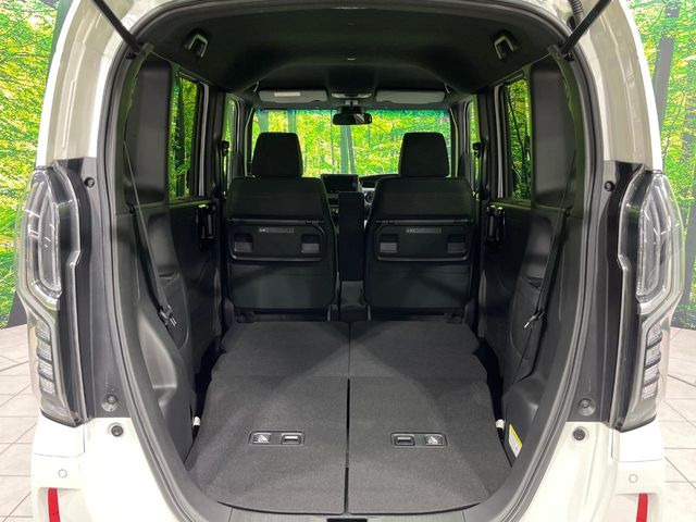 ���i�̂���������ʋ΁A���}���ɏ\���ȉ׎��X�y�[�X���m�ۂ��Ă���܂��B�Z�J���h�V�[�g��|���ƁA�傫�ȉו��̐ύڂ��\�ł���