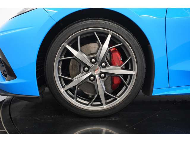 �����z�C�[���́A�O��ٌa�̖{�i�X�|�[�c�d�l�������ł��B�O19�C���`��20�C���`�̑g�ݍ��킹�ɂ��A�D�ꂽ���c���萫�ƃg���N�V�������\���������~�b�h�V�b�v�Ȃ�ł͂̃_�C�i�~�b�N�ȃX�^�C�����������Ă܂��B