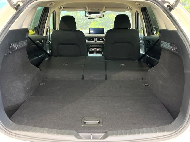 ���i�̂���������ʋ΁A���}���ɏ\���ȉ׎��X�y�[�X���m�ۂ��Ă���܂��B�Z�J���h�V�[�g��|���ƁA�傫�ȉו��̐ύڂ��\�ł���