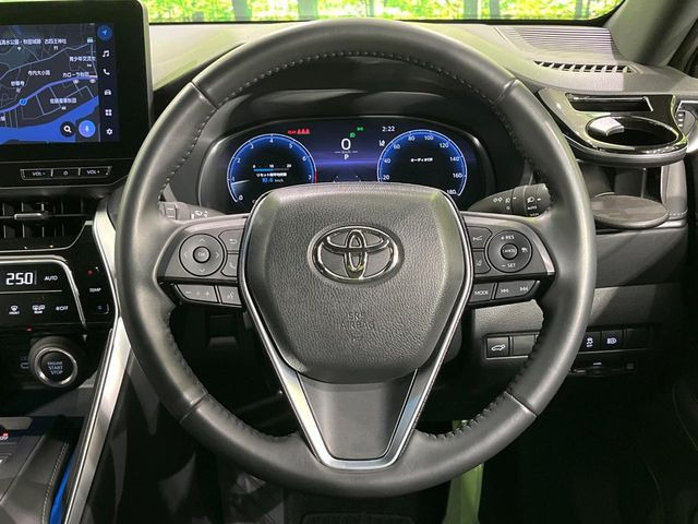 【レーダークルーズコントロール】高速道路での長距離走行が楽に!!自動で速度を保つクルーズコントロールが、衝突軽減システムと連携し、前方の車両を感知して車間を保つように速度調節してくれます!!