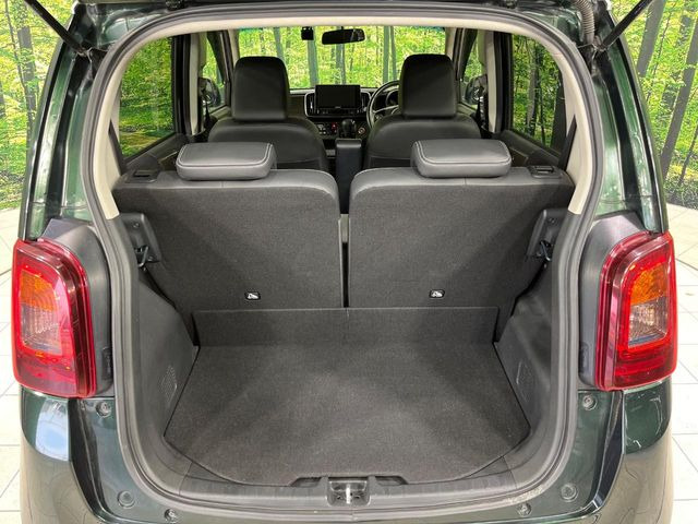 ���i�̂���������ʋ΁A���}���ɏ\���ȉ׎��X�y�[�X���m�ۂ��Ă���܂��B�Z�J���h�V�[�g��|���ƁA�傫�ȉו��̐ύڂ��\�ł���