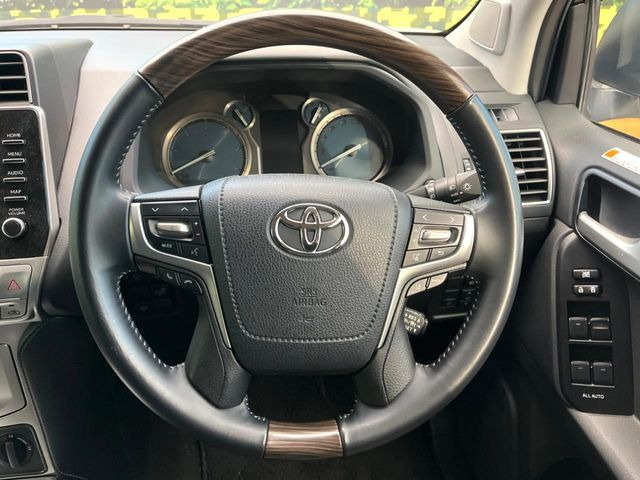 �y�����v�����X�e�A�����O�z�㎿�Ȋv���g�p���邱�ƂŁA��ɂ����������݂ƂĂ��^�]���₷���n���h���ł���