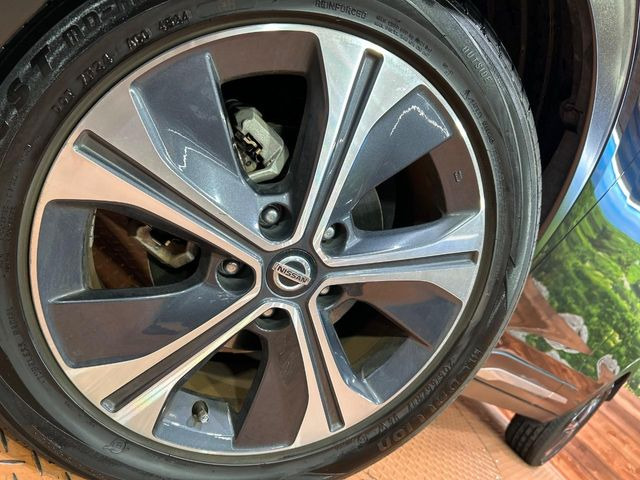 �y����17�C���`�A���~�z�C�[���z�O�ςɃ}�b�`���������A���~�z�C�[���𑕒����Ă���܂��B�e��ЊO�A���~�z�C�[����A�X�^�b�h���X�^�C�����戵�����Ă���܂��B���񂲑��k����������