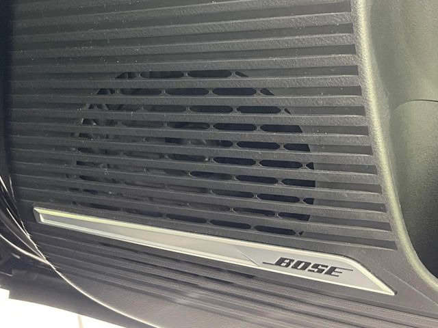 �yBOSE�T�E���h�V�X�e���z���[�J�[�I�v�V�����̍��i�ʃT�E���h�V�X�e���𓋍ځB��p�̃`���[�j���O���{���ꂽ�召�l�X�ȃX�s�[�J�[����ǎ��ȃT�E���h���t�ł��A�Տꊴ���ӂ�鉹����Ԃ����o���܂��B