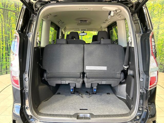 ���i�̂���������ʋ΁A���}���ɏ\���ȉ׎��X�y�[�X���m�ۂ��Ă���܂��B�Z�J���h�V�[�g��|���ƁA�傫�ȉו��̐ύڂ��\�ł���