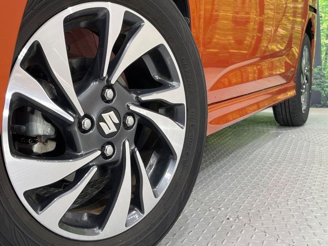 �y����15�C���`�A���~�z�C�[���z�O�ςɃ}�b�`���������A���~�z�C�[���𑕒����Ă���܂��B�e��ЊO�A���~�z�C�[����A�X�^�b�h���X�^�C�����戵�����Ă���܂��B���񂲑��k����������