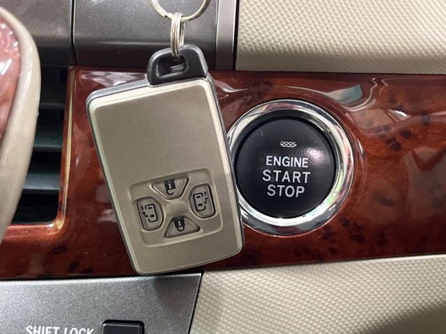 �y�X�}�[�g�L�[�z�J�o����|�P�b�g�ɓ��ꂽ�܂܂ł��h�A�̎{���E�������\�ȃX�}�[�g�L�[�𑕔��B�G���W���̃I���E�I�t�����J�M�����o���K�v����������Ƃ��Ă��֗��ł���