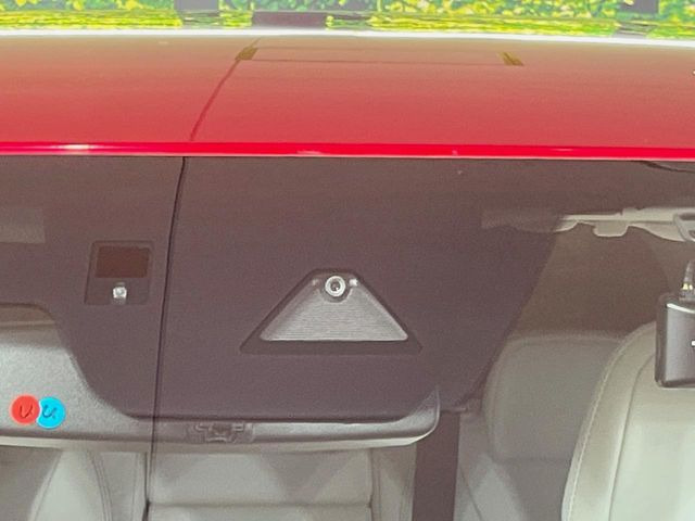 �y�X�}�[�g�u���[�L�T�|�[�g�z���s���ɑO���̎ԗ�����F�����A�Փ˂������Ȏ��͌x��ƃu���[�L�ŏՓˉ���Ɣ�Q�y�����A�V�X�g�B�����S�Ƀh���C�u�����y���݂��������܂��B