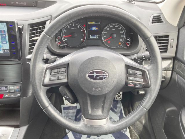 �y�����v�����X�e�A�����O�z�㎿�Ȋv���g�p���邱�ƂŁA��ɂ����������݂ƂĂ��^�]���₷���n���h���ł���