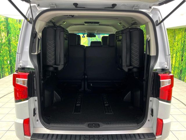 ���i�̂���������ʋ΁A���}���ɏ\���ȉ׎��X�y�[�X���m�ۂ��Ă���܂��B�Z�J���h�V�[�g��|���ƁA�傫�ȉו��̐ύڂ��\�ł���