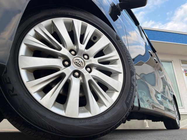 �y����18�C���`�A���~�z�C�[���z�O�ςɃ}�b�`���������A���~�z�C�[���𑕒����Ă���܂��B�e��ЊO�A���~�z�C�[����A�X�^�b�h���X�^�C�����戵�����Ă���܂��B���񂲑��k����������